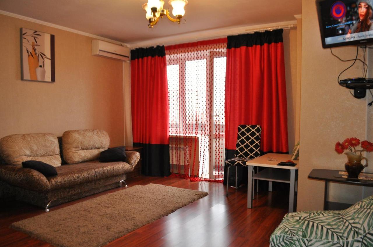 Spacious Apartment With Balcony كريمنشوك المظهر الخارجي الصورة
